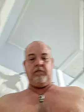 Snapshot of marc1812 chatting on 01-10-26, 10:25 marc1812 online show from 01-10-26, 10:25