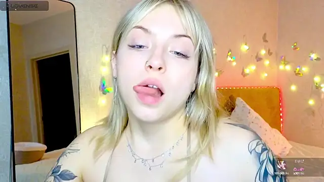 Snapshot of lavenderluxe chatting on 01-20-25, 02:46 lavenderluxe online show from 01-20-25, 02:46