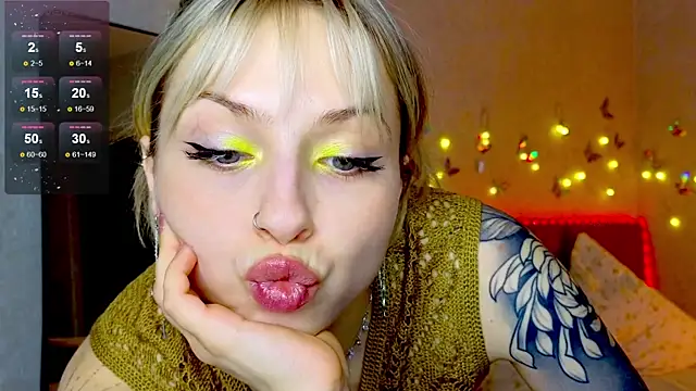 Snapshot of lavenderluxe chatting on 01-23-25, 12:41 lavenderluxe online show from 01-23-25, 12:41