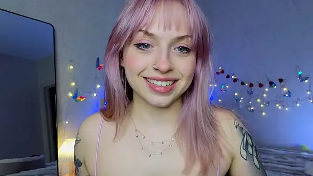 Snapshot of lavenderluxe chatting on 03-05-25, 12:11 lavenderluxe online show from 03-05-25, 12:11