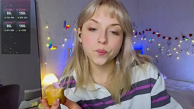 Snapshot of lavenderluxe chatting on 03-11-25, 01:23 lavenderluxe online show from 03-11-25, 01:23