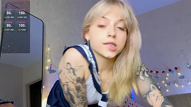 Snapshot of lavenderluxe chatting on 03-12-25, 06:22 lavenderluxe online show from 03-12-25, 06:22