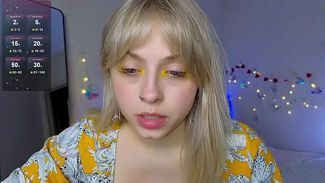 Snapshot of lavenderluxe chatting on 03-16-25, 12:00 lavenderluxe online show from 03-16-25, 12:00