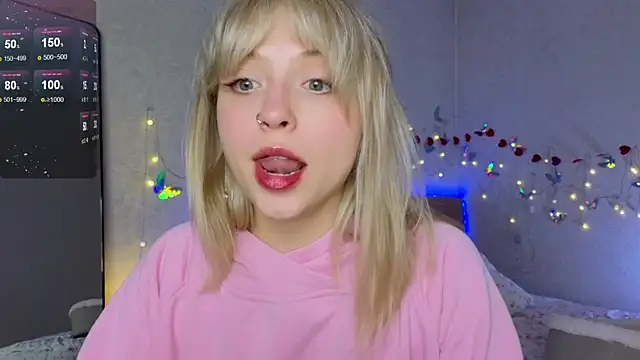 Snapshot of lavenderluxe chatting on 03-19-25, 02:02 lavenderluxe online show from 03-19-25, 02:02