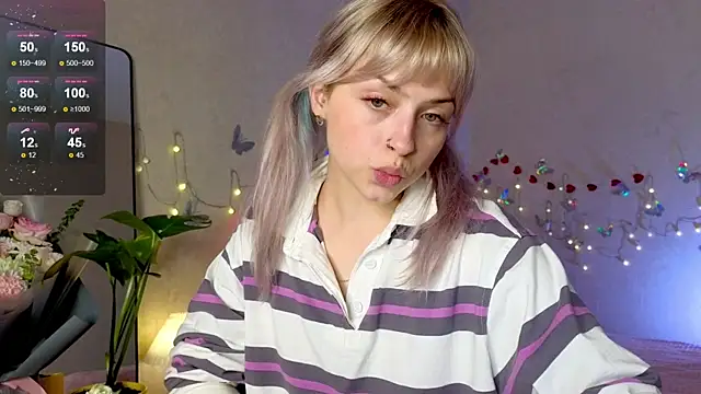 Snapshot of lavenderluxe chatting on 09-10-25, 11:43 lavenderluxe online show from 09-10-25, 11:43