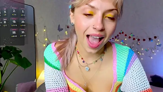 Snapshot of lavenderluxe chatting on 09-15-25, 12:05 lavenderluxe online show from 09-15-25, 12:05