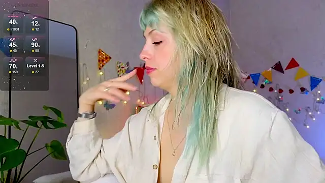 Snapshot of lavenderluxe chatting on 10-08-25, 02:47 lavenderluxe online show from 10-08-25, 02:47