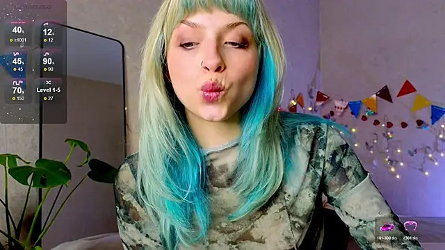 Snapshot of lavenderluxe chatting on 10-29-25, 12:51 lavenderluxe online show from 10-29-25, 12:51