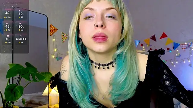 Snapshot of lavenderluxe chatting on 11-17-25, 12:00 lavenderluxe online show from 11-17-25, 12:00