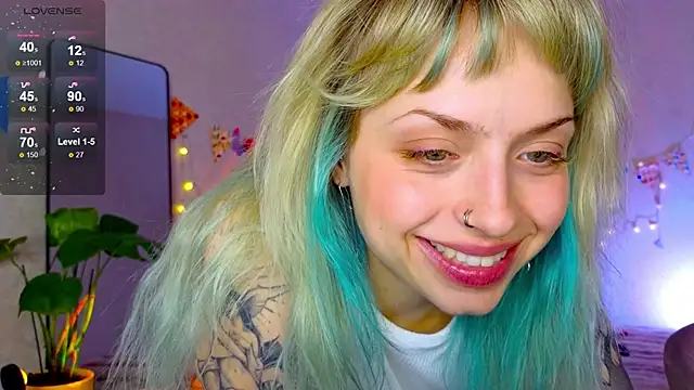 Snapshot of lavenderluxe chatting on 11-25-25, 01:11 lavenderluxe online show from 11-25-25, 01:11