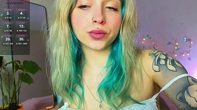 Snapshot of lavenderluxe chatting on 12-18-25, 11:16 lavenderluxe online show from 12-18-25, 11:16