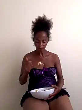 Snapshot of sweets_80 chatting on 10-19-25, 12:17 sweets 80 online show from 10-19-25, 12:17