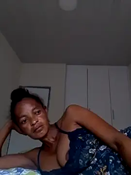 Snapshot of sweets_80 chatting on 10-27-25, 03:43 sweets 80 online show from 10-27-25, 03:43