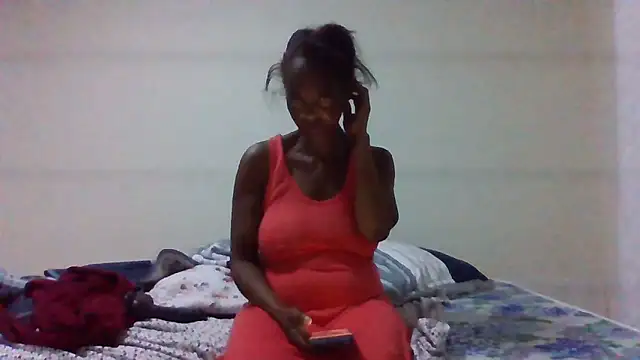Snapshot of sweets_80 chatting on 06-17-26, 02:47 sweets 80 online show from 06-17-26, 02:47