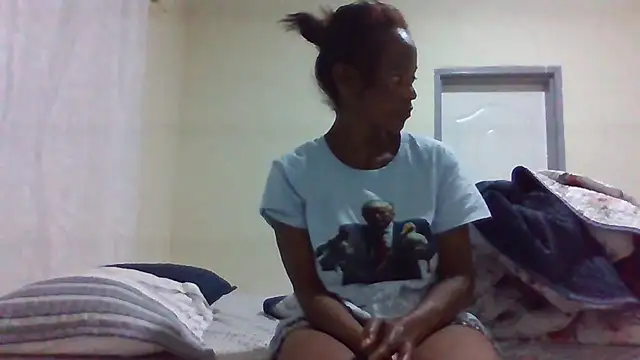 Snapshot of sweets_80 chatting on 06-22-26, 02:35 sweets 80 online show from 06-22-26, 02:35