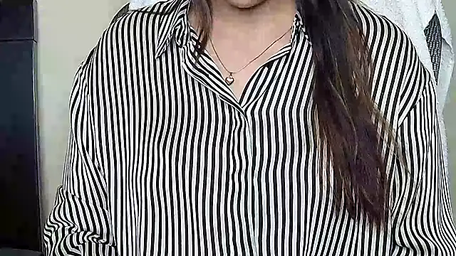 Snapshot of MIss-Naina chatting on 05-10-26, 10:42 MIss-Naina online show from 05-10-26, 10:42