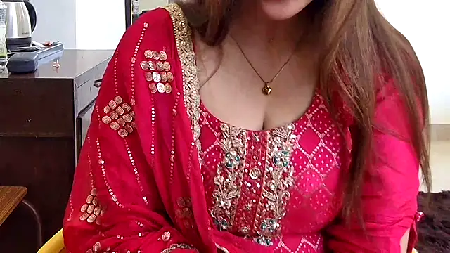 Snapshot of MIss-Naina chatting on 05-16-26, 06:10 MIss-Naina online show from 05-16-26, 06:10