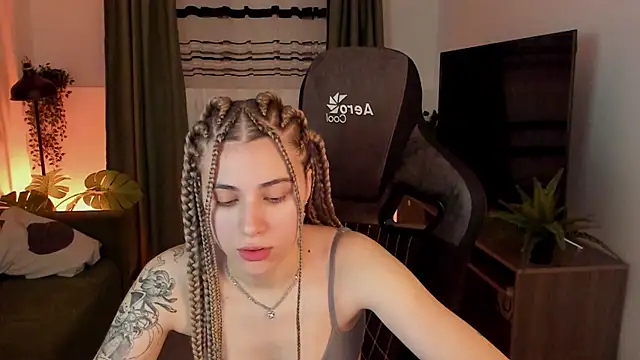 EllieCutes online show from 02-10-25, 06:42