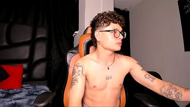 LexieandNate online show from 01-29-25, 06:22