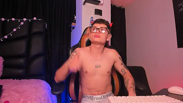 LexieandNate online show from 03-11-25, 05:05