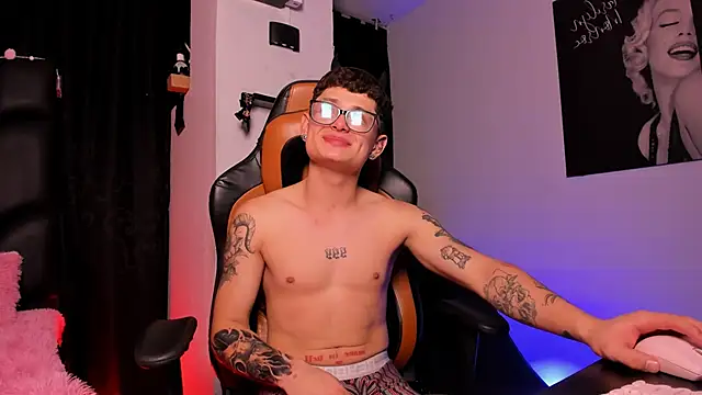 LexieandNate online show from 03-16-25, 04:41