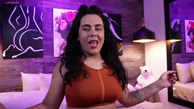 Snapshot of DanyAndAlexa chatting on 12-31-24, 12:57 DanyAndAlexa online show from 12-31-24, 12:57