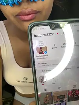 Snapshot of bad_diva chatting on 01-15-25, 06:19 bad diva online show from 01-15-25, 06:19