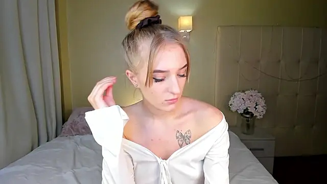 Snapshot of Stacy_River chatting on 02-22-25, 11:24 Stacy River online show from 02-22-25, 11:24