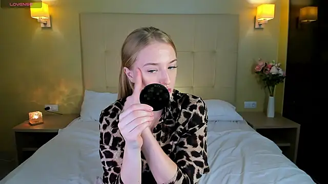 Snapshot of Stacy_River chatting on 11-14-25, 09:30 Stacy River online show from 11-14-25, 09:30