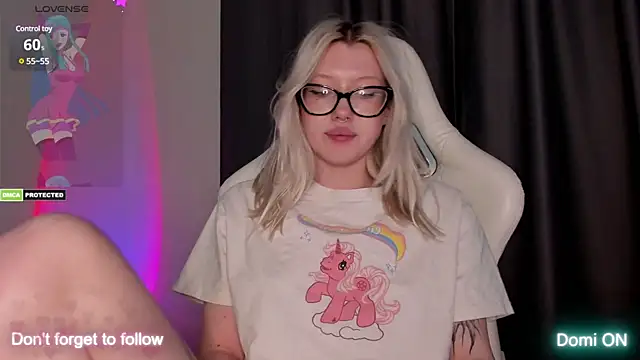 Snapshot of takeyourmolly chatting on 12-18-24, 05:10 takeyourmolly online show from 12-18-24, 05:10