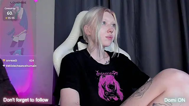 Snapshot of takeyourmolly chatting on 01-15-25, 04:11 takeyourmolly online show from 01-15-25, 04:11