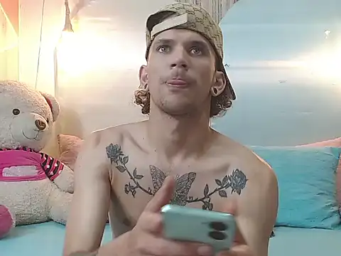 tylor boy online show from 11-26-25, 05:58