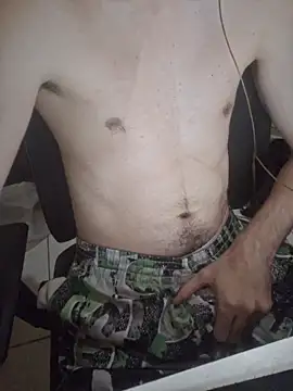 Snapshot of OliverWtdh chatting on 03-26-26, 05:18 OliverWtdh online show from 03-26-26, 05:18