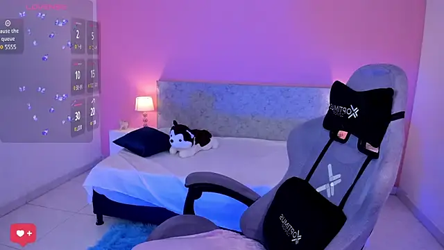 Snapshot of LunaRose5 chatting on 02-08-25, 03:52 LunaRose5 online show from 02-08-25, 03:52