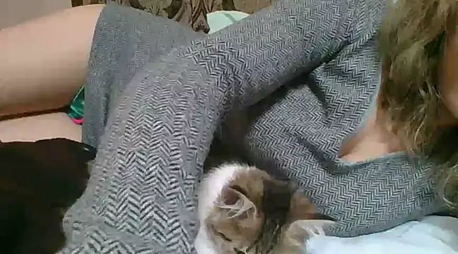 Snapshot of Emma_99 chatting on 02-01-25, 11:32 Emma 99 online show from 02-01-25, 11:32