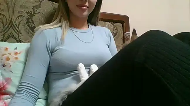 Snapshot of Emma_99 chatting on 02-11-25, 04:46 Emma 99 online show from 02-11-25, 04:46