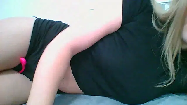 Snapshot of Emma_99 chatting on 11-30-25, 10:19 Emma 99 online show from 11-30-25, 10:19