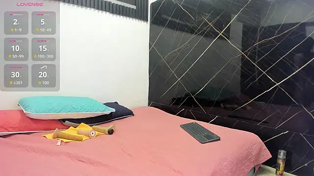 Snapshot of Analiasmith89 chatting on 11-13-25, 02:21 Analiasmith89 online show from 11-13-25, 02:21