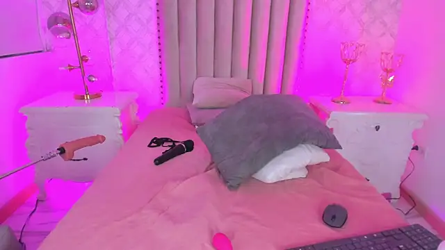 Snapshot of PollyGrey_ chatting on 02-23-25, 12:51 PollyGrey online show from 02-23-25, 12:51