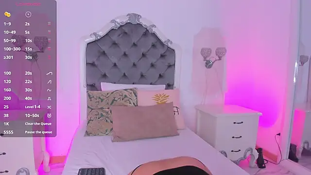 Snapshot of PollyGrey_ chatting on 09-26-25, 03:54 PollyGrey online show from 09-26-25, 03:54