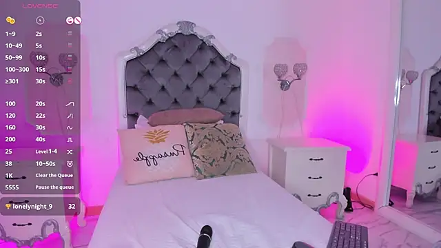 Snapshot of PollyGrey_ chatting on 09-27-25, 03:44 PollyGrey online show from 09-27-25, 03:44