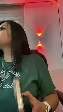 Snapshot of Milff_parkerrr chatting on 12-22-25, 10:29 Milff parkerrr online show from 12-22-25, 10:29