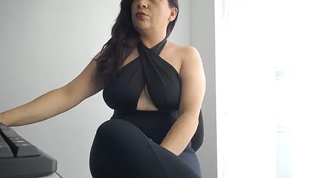 lorenalover24 online show from 12-20-24, 05:51