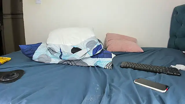 Snapshot of RachelJones_ chatting on 12-27-24, 11:28 RachelJones online show from 12-27-24, 11:28