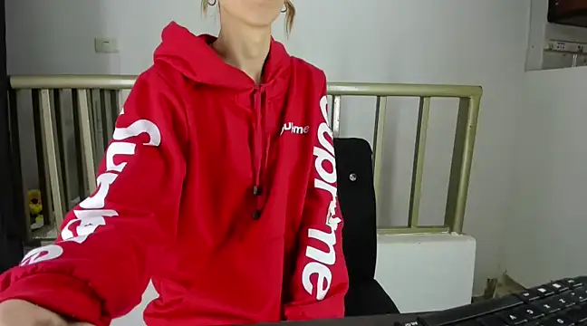 Snapshot of RachelJones_ chatting on 02-05-25, 09:25 RachelJones online show from 02-05-25, 09:25