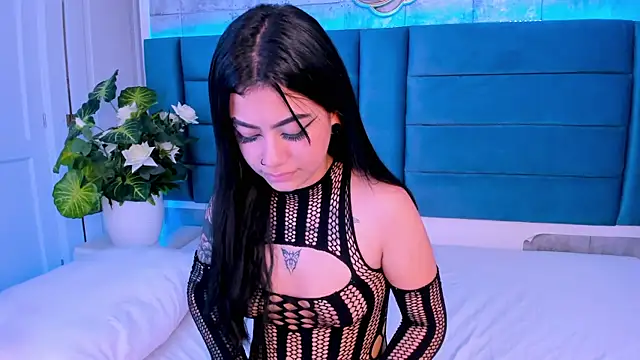 Snapshot of DakottaHill chatting on 01-25-25, 04:57 DakottaHill online show from 01-25-25, 04:57