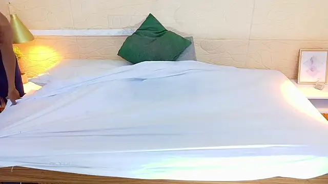 Chocolatte bar online show from 03-19-25, 01:40