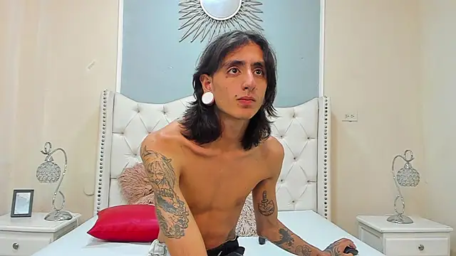 Matthew Dixonn online show from 12-18-24, 04:09