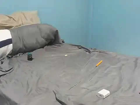 Snapshot of dragonrojo912 chatting on 09-19-25, 05:35 dragonrojo912 online show from 09-19-25, 05:35