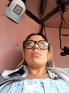 Snapshot of Sweel_Leyva18 chatting on 06-25-26, 08:24 Sweel Leyva18 online show from 06-25-26, 08:24